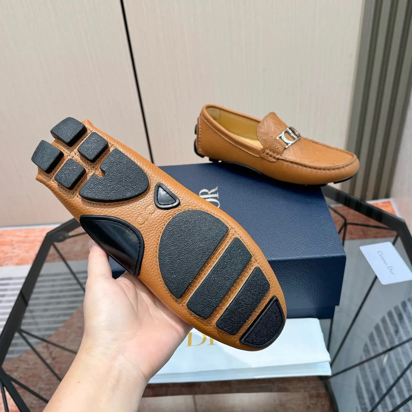 Men's shoes: 580💰 (Niu Li) (Dior Doudou shoes) Exclusive new model Official website new model The upper is made of high-quality imported calf, the color is delicate, and the flowing luxurious texture is tailor-made for exquisite men, creating a noble aura. Delicate and smooth lines. Cowhide lining. Size: 38-44, 45 customized. Outdoor driving shoes for experienced drivers🚗